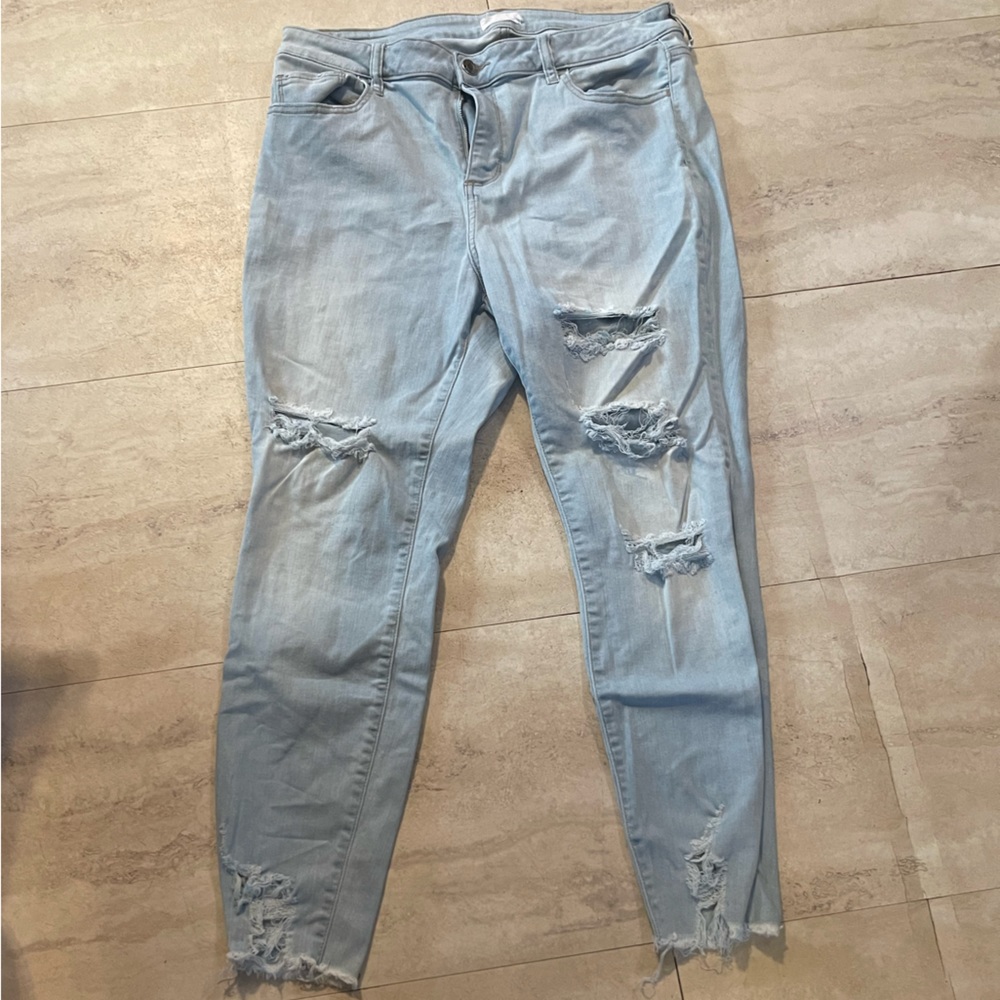 PLUS WOMENS ripped jeans